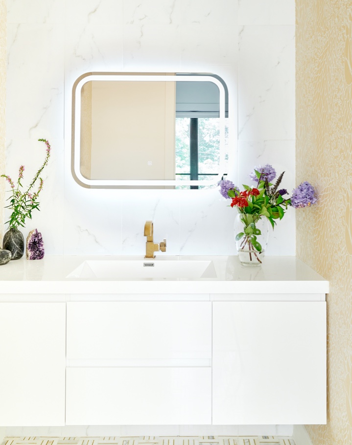 Contemporary-residence-bathroom-2-laurence-carr